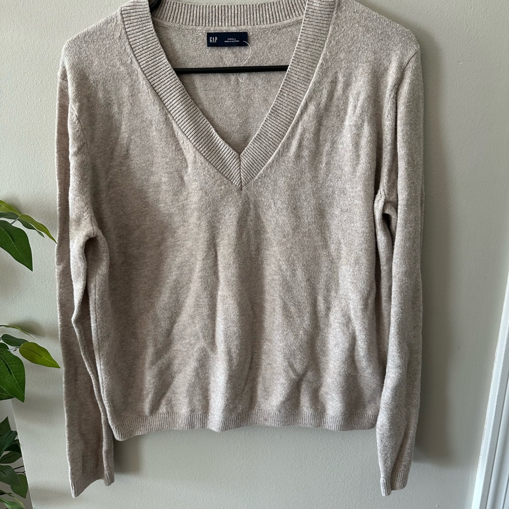 GAP Beige V-Neck Sweater